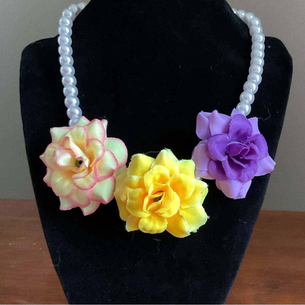 Fabric, multicolor, flower and pearl statement necklace